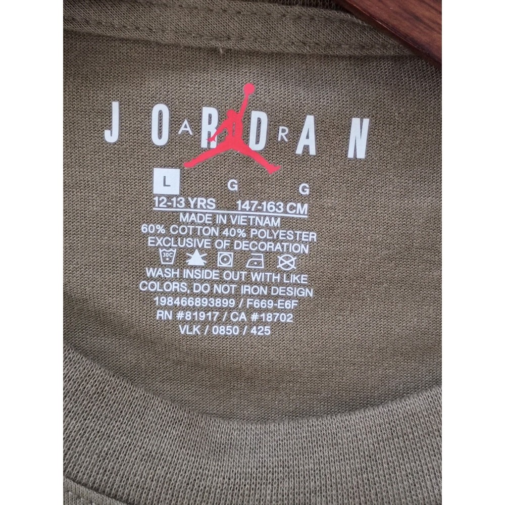 NWT Jordan Jumpman Camo Layered Long Sleeve Tee Olive Green Fits Women S/M - Picture 2 of 9